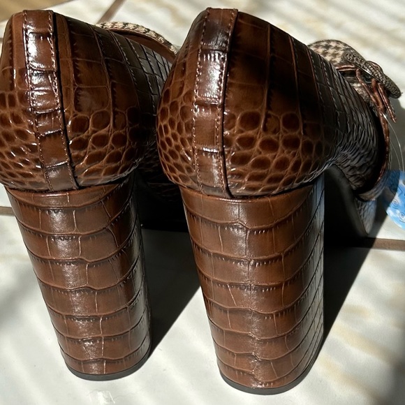 Gianni Bini Fawx Croc Brown & Tan Houndstooth Platform Heels - Picture 3 of 5